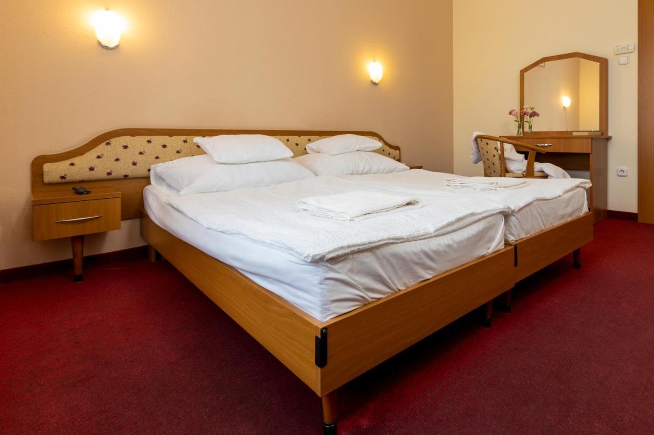 Hotel Imperial Gyogyszallo Es Gyogyfurdo Kiskoros Dış mekan fotoğraf