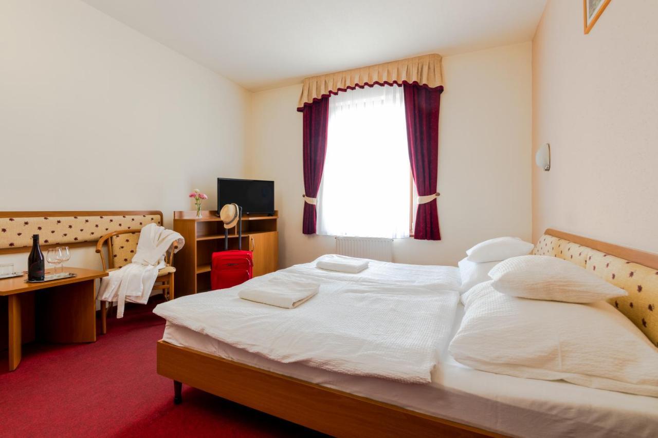 Hotel Imperial Gyogyszallo Es Gyogyfurdo Kiskoros Dış mekan fotoğraf