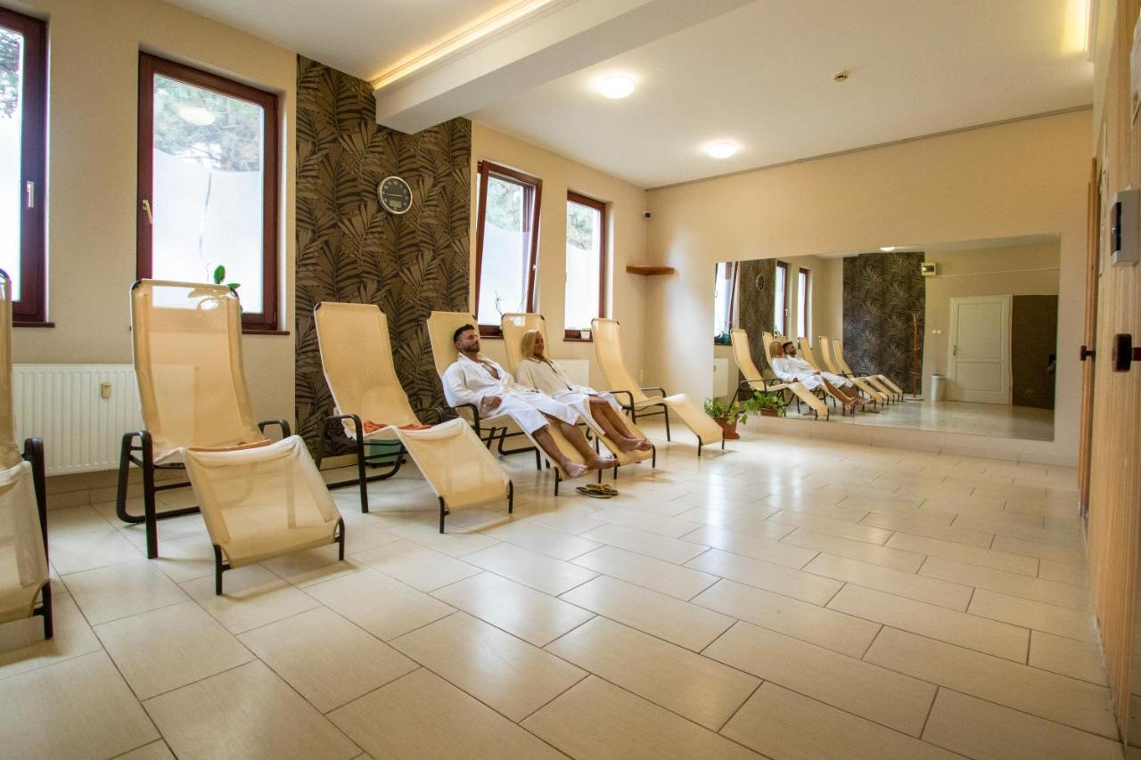 Hotel Imperial Gyogyszallo Es Gyogyfurdo Kiskoros Dış mekan fotoğraf