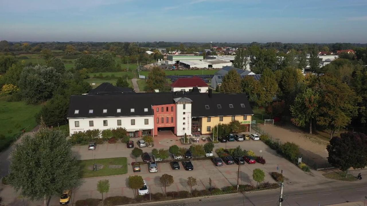 Hotel Imperial Gyogyszallo Es Gyogyfurdo Kiskoros Dış mekan fotoğraf